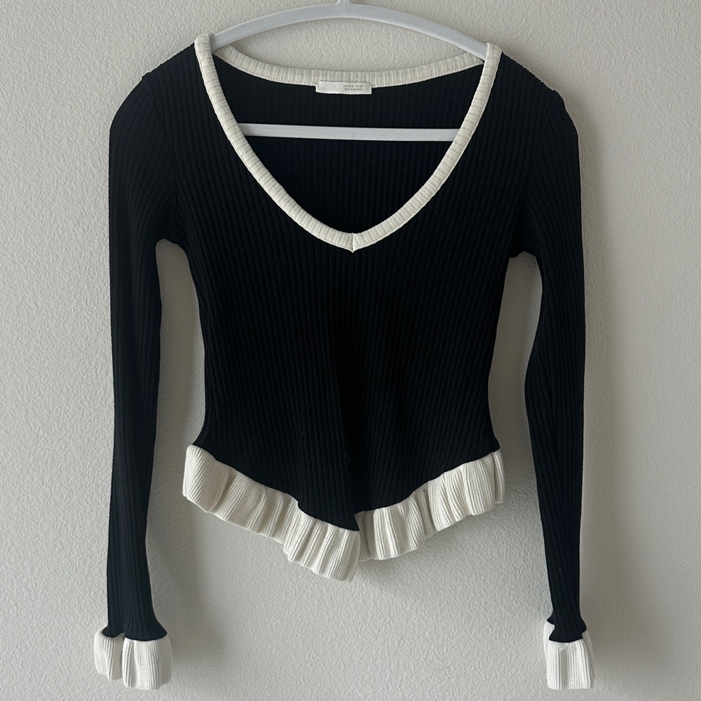 Zara Black and Cream V-Neck Ribbed Long Sleeve Top